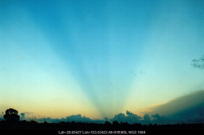 20010428mb05_halo_sundog_crepuscular_rays_e_of_casino_nsw