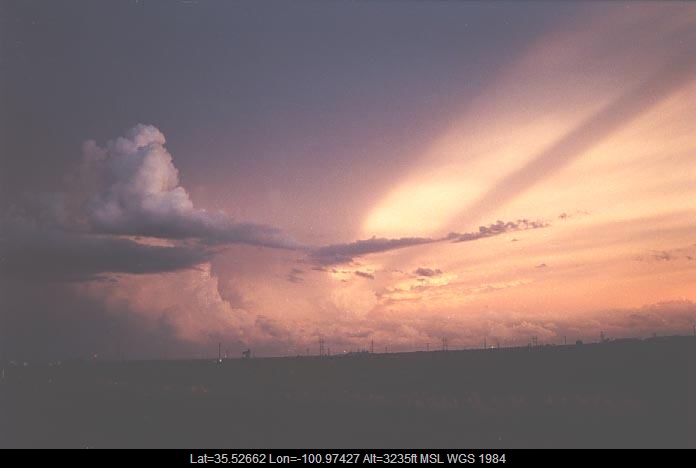 20010529jd20_halo_sundog_crepuscular_rays_w_of_pampa_texas_usa