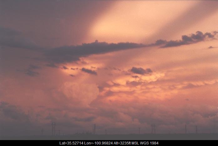 20010529jd21_halo_sundog_crepuscular_rays_near_pampa_texas_usa
