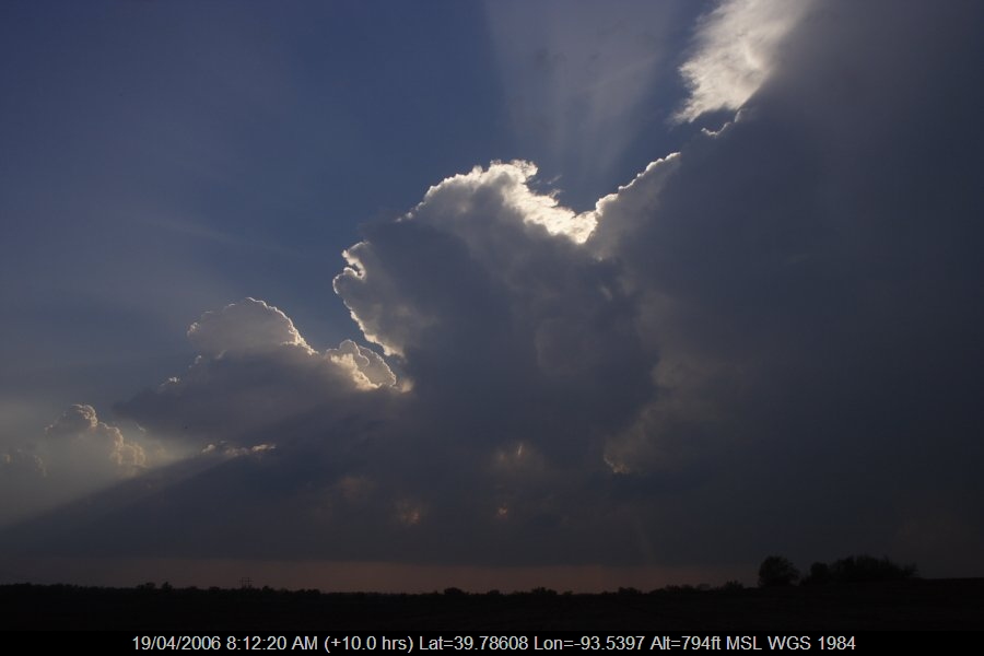 20060418jd01_halo_sundog_crepuscular_rays_near_chillicothe_missouri_usa