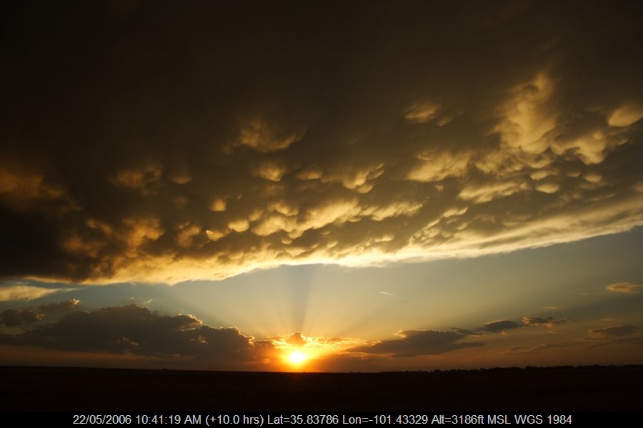 20060521jd24_halo_sundog_crepuscular_rays_n_of_stinnett_texas_usa