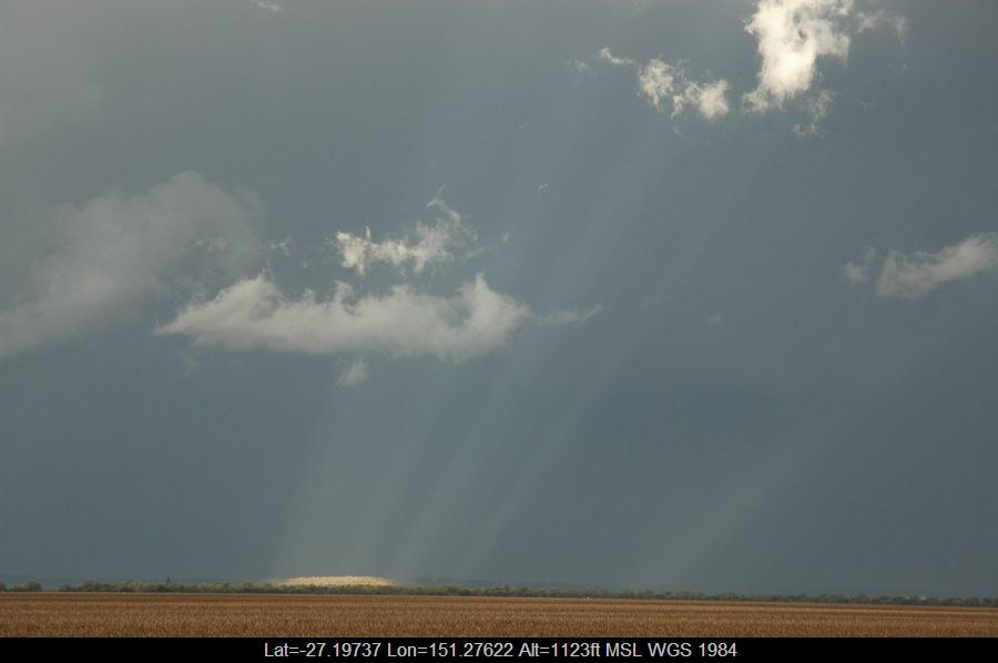20061104mb44_halo_sundog_crepuscular_rays_se_of_dalby_qld