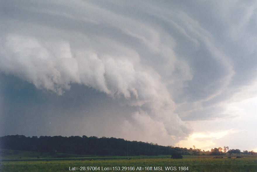 20030330mb15_shelf_cloud_near_coraki_nsw