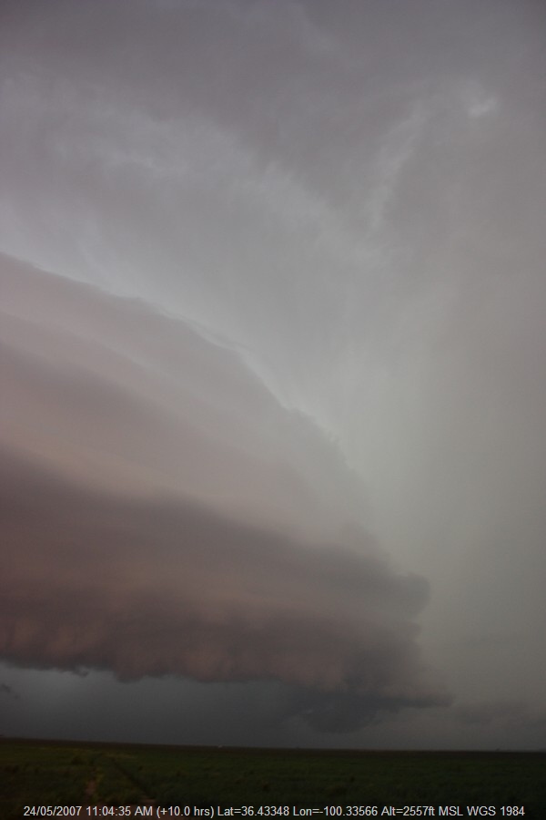 20070523jd72_thunderstorm_inflow_band_s_of_darrouzett_texas_usa