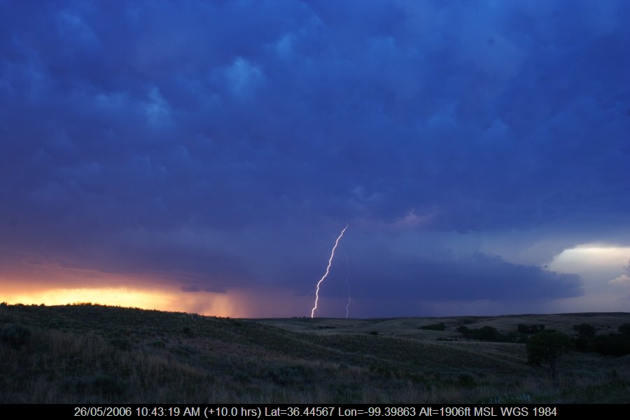 20060525jd28_lightning_bolts_n_of_woodward_oklahoma_usa