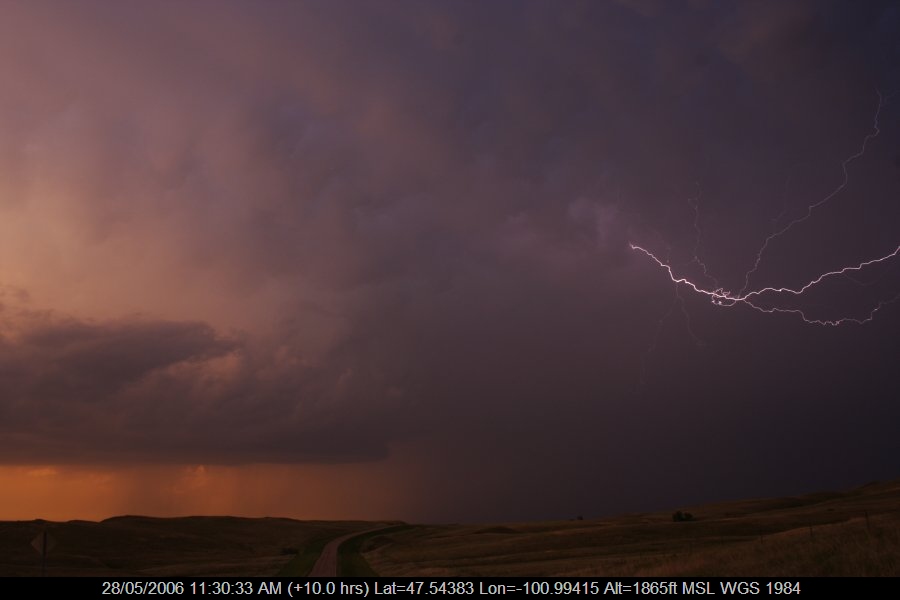 20060527jd40_lightning_bolts_s_of_bismark_north_dakota_usa