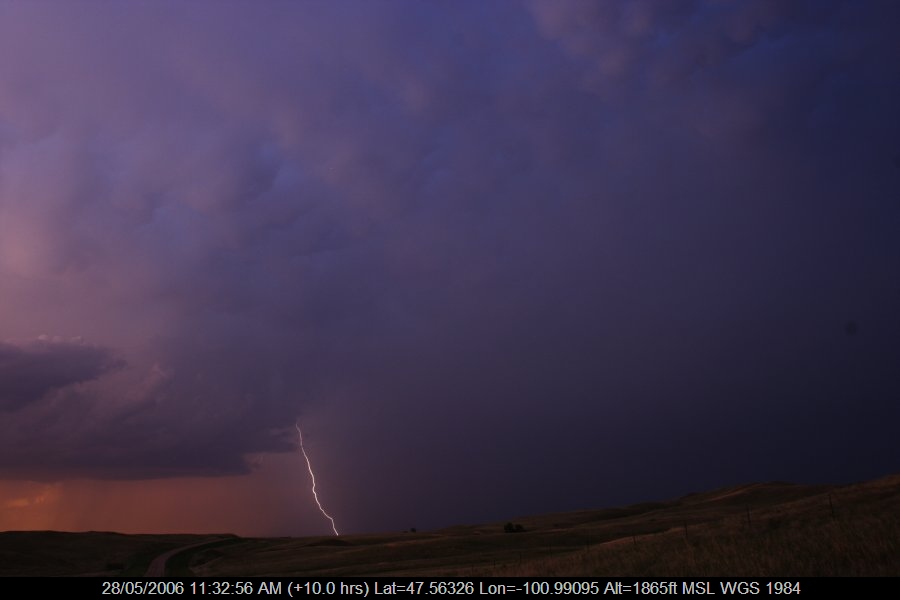 20060527jd47_lightning_bolts_s_of_bismark_north_dakota_usa
