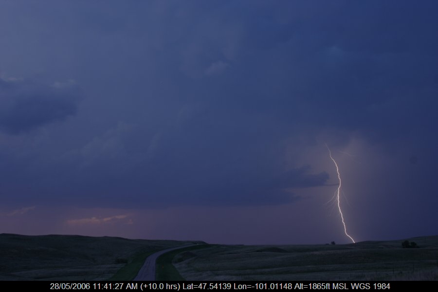 20060527jd63_lightning_bolts_s_of_bismark_north_dakota_usa