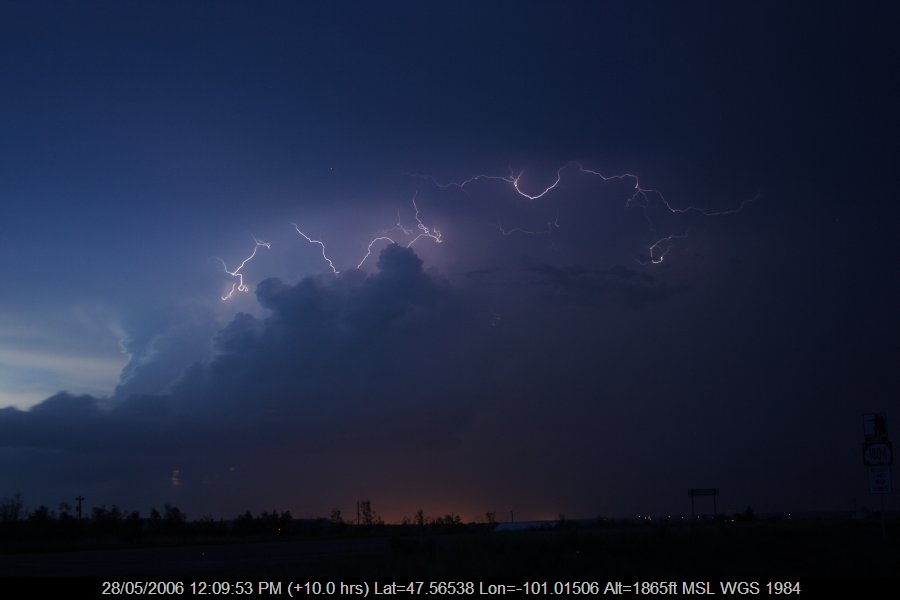 20060527jd72_lightning_bolts_s_of_bismark_north_dakota_usa