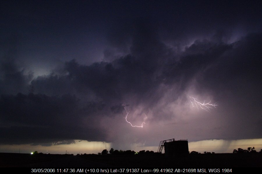 20060529jd67_lightning_bolts_se_of_kinsley_kansas_usa