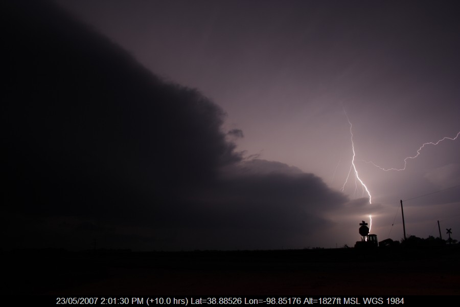 20070522jd153_lightning_bolts_w_of_russell_kansas_usa