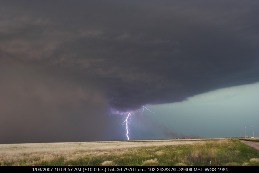 20070531jd125_lightning_bolts_e_of_keyes_oklahoma_usa