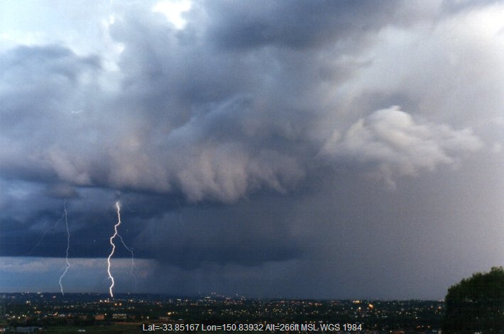 19981113mb32_thunderstorm_base_horsley_park_nsw