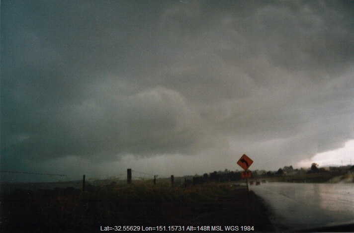 19991031jd05_thunderstorm_base_w_of_singleton_nsw