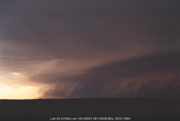 20010527jd15_thunderstorm_base_w_of_woodward_oklahoma_usa