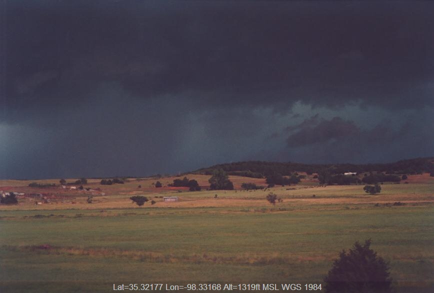 20030610jd08_thunderstorm_base_near_binger_oklahoma_usa