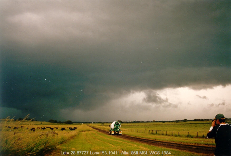 20040318mb04_thunderstorm_base_mckees_hill_nsw