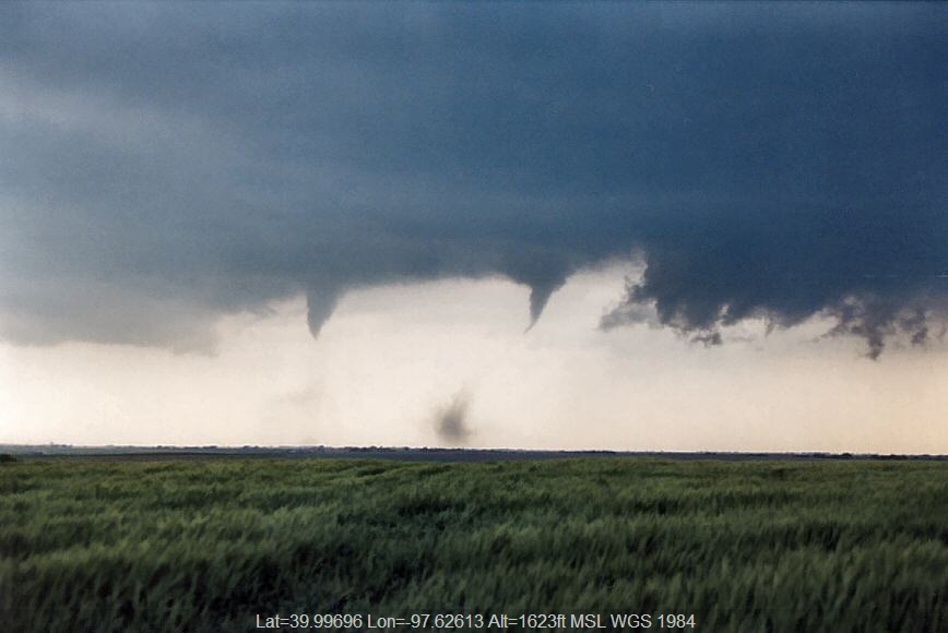 20040524jd01_thunderstorm_base_w_of_chester_nebraska_usa