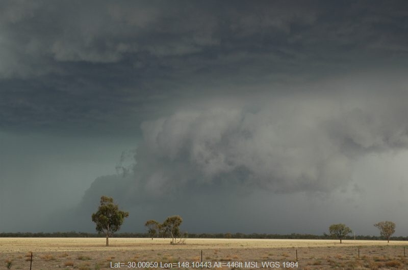 20041208mb060_thunderstorm_base_w_of_walgett_nsw