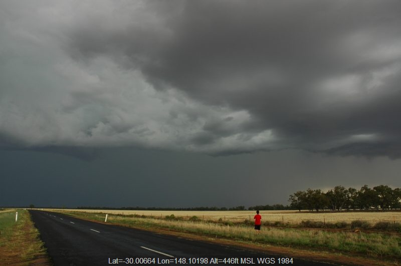 20041208mb103_thunderstorm_base_s_of_walgett_nsw