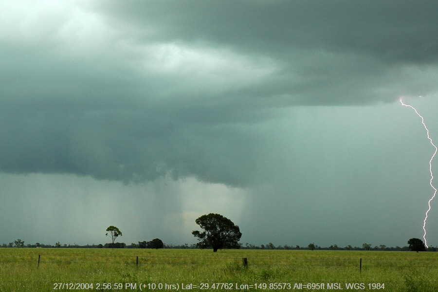 20041227mb073_thunderstorm_base_near_moree_nsw