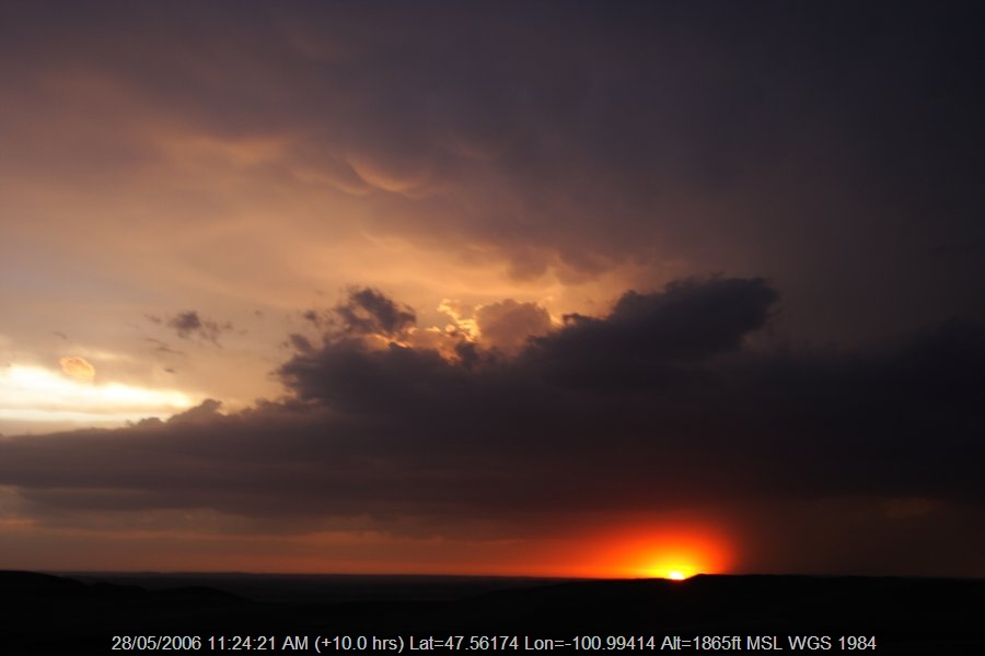 20060527jd31_thunderstorm_base_s_of_bismark_north_dakota_usa