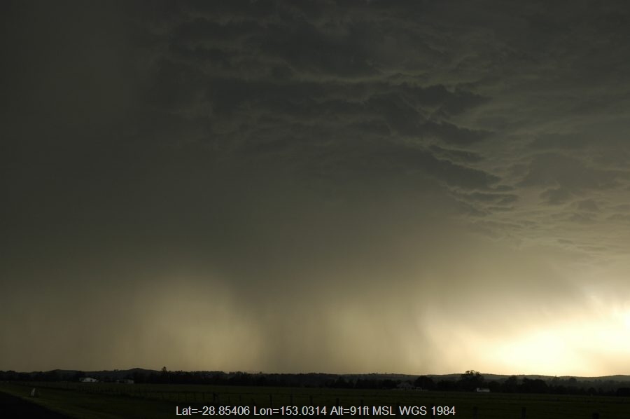 20061129mb14_thunderstorm_base_n_of_casino_nsw