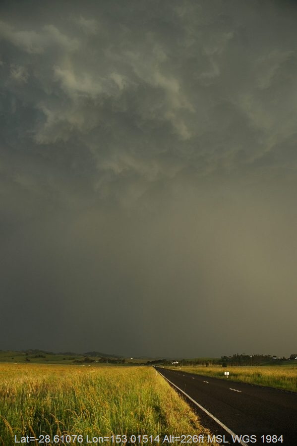 20061129mb19_thunderstorm_base_s_of_kyogle_nsw