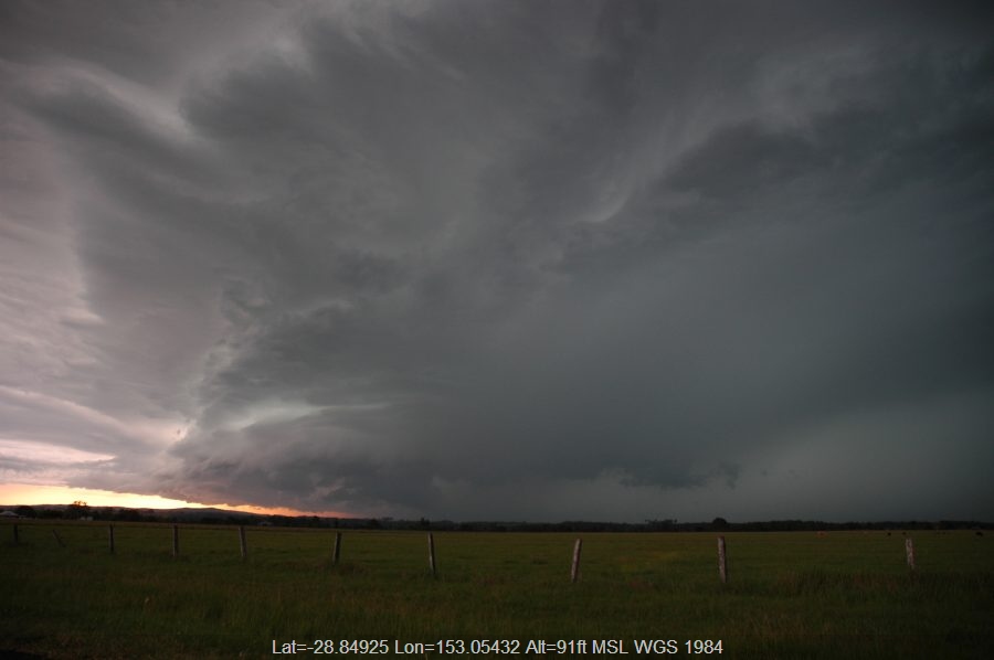 20061215mb22_thunderstorm_base_n_of_casino_nsw