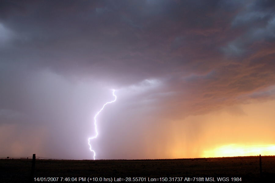 20070114mb29_thunderstorm_base_n_of_goodiwindi_qld