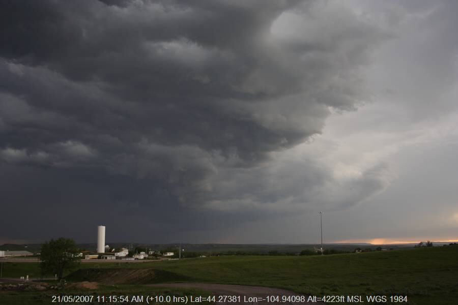 20070520jd09_thunderstorm_base_moorcroft_wyoming_usa