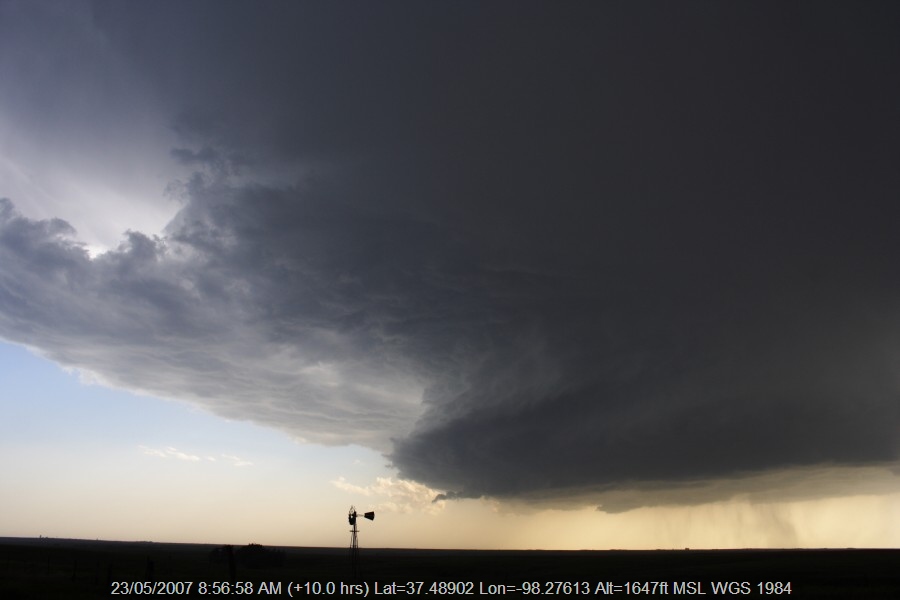 20070522jd052_thunderstorm_base_near_st_peters_kansas_usa