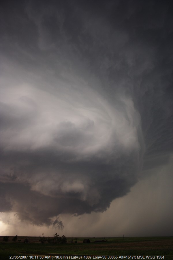 20070522jd098_thunderstorm_base_e_of_st_peters_kansas_usa