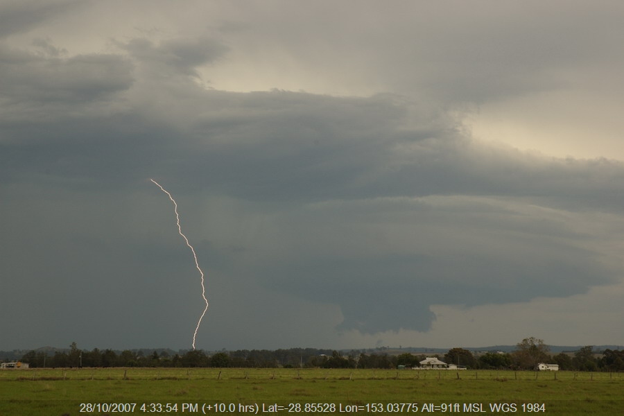20071028mb08_thunderstorm_base_n_of_casino_nsw