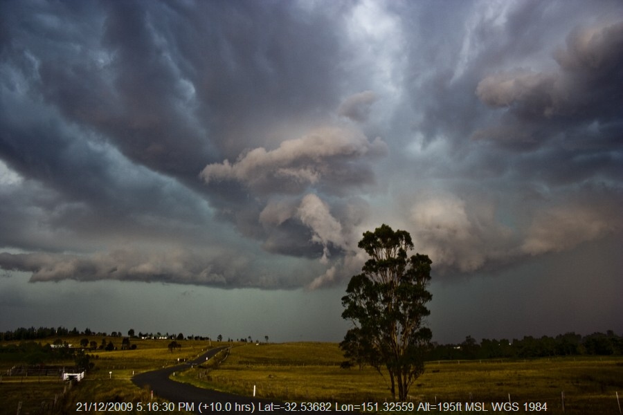 20091221jd116_thunderstorm_base_glendon_brook_nsw