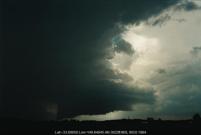 20010107jd07_supercell_thunderstorm_e_of_oberon_nsw
