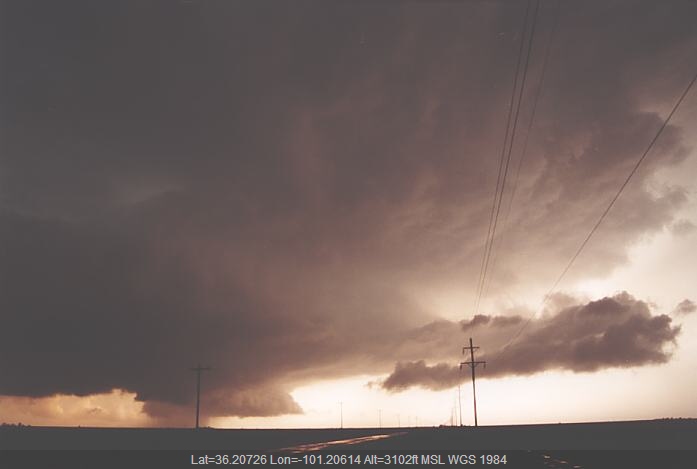 20020523jd11_supercell_thunderstorm_se_of_spearman_texas_usa