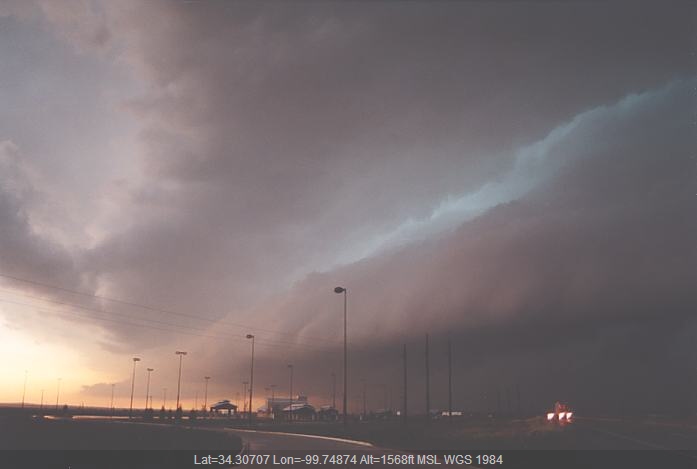 20020524jd11_supercell_thunderstorm_near_quanah_texas_usa