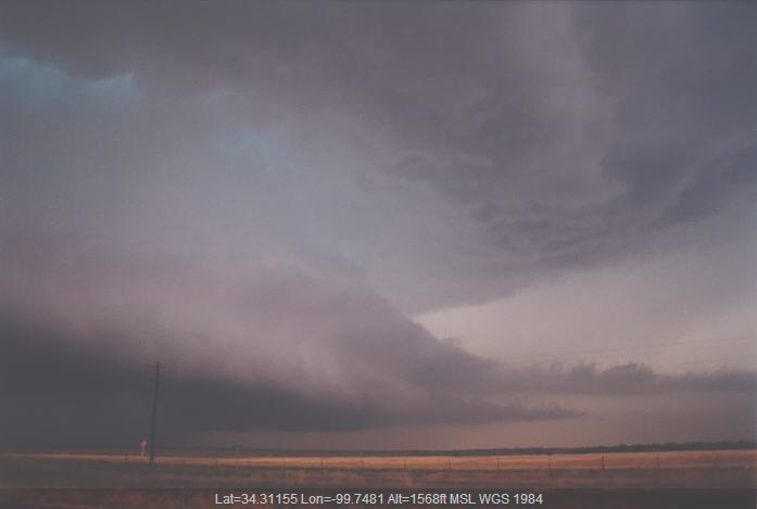 20020524jd12_supercell_thunderstorm_near_quanah_texas_usa
