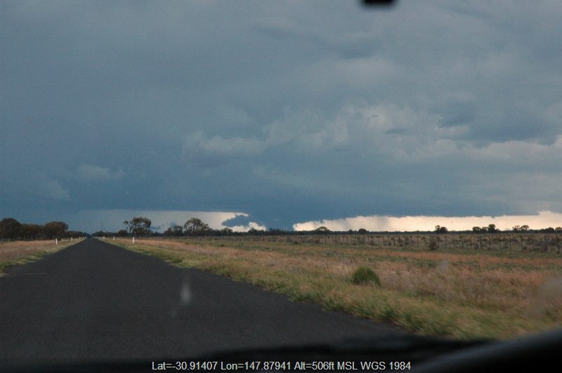 20041207mb18_supercell_thunderstorm_e_of_quambone_nsw