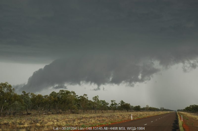 20041208mb055_supercell_thunderstorm_w_of_walgett_nsw