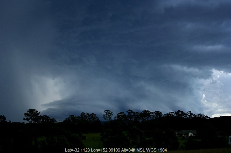20051217jd19_supercell_thunderstorm_near_nabiac_nsw