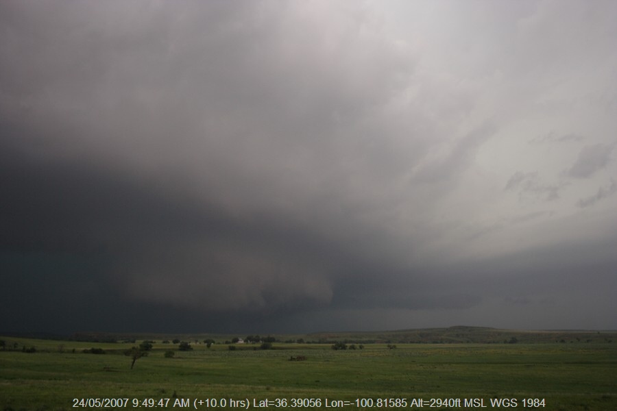 20070523jd47_supercell_thunderstorm_se_of_perryton_texas_usa