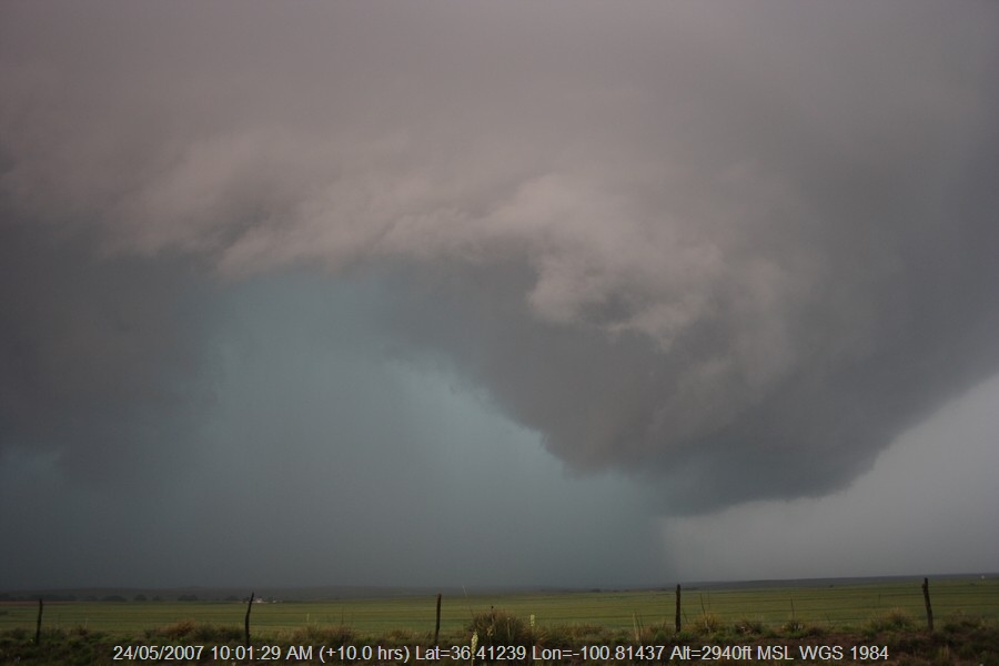 20070523jd51_supercell_thunderstorm_se_of_perryton_texas_usa