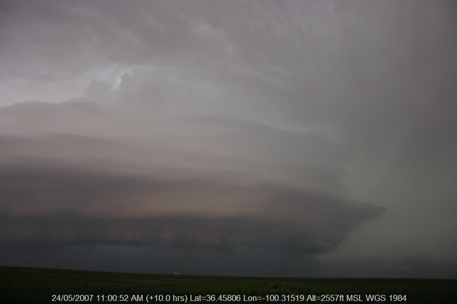20070523jd68_supercell_thunderstorm_s_of_darrouzett_texas_usa