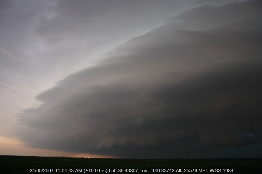 20070523jd73_supercell_thunderstorm_s_of_darrouzett_texas_usa