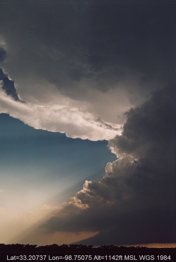 20030612jd23_thunderstorm_anvils_near_newcastle_texas_usa