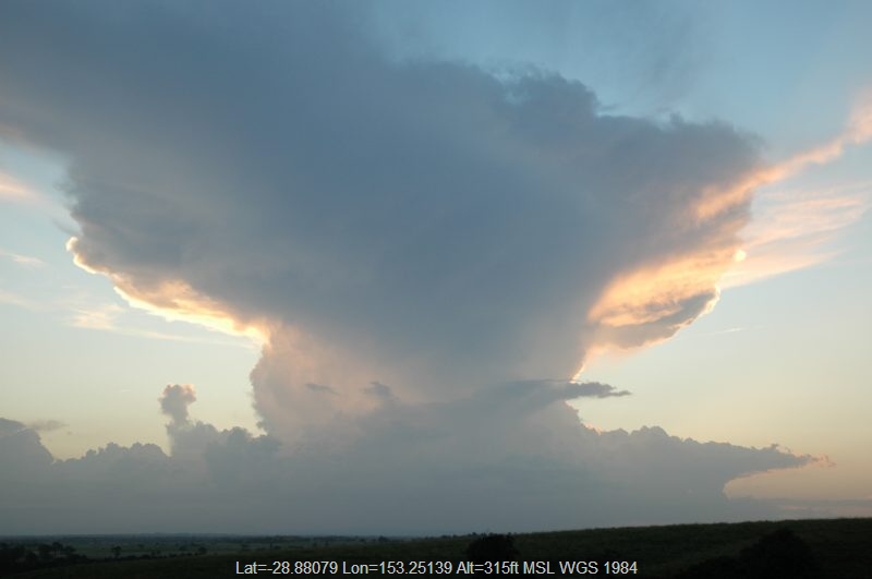 20050222mb18_thunderstorm_anvils_parrots_nest_nsw