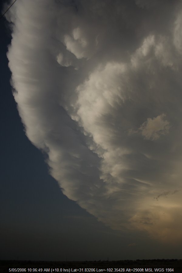 20060504jd15_thunderstorm_anvils_se_of_odessa_texas_usa