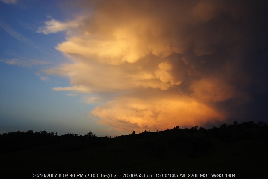 20071030jd36_thunderstorm_anvils_near_kyogle_nsw